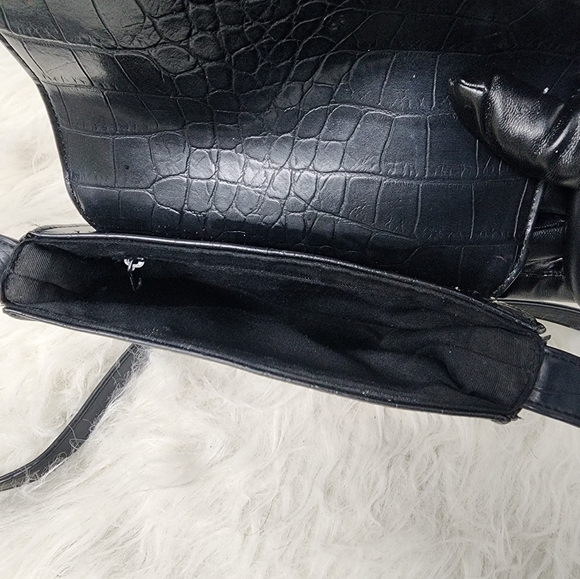 Guess Purse/Bag - Picture 12 of 12